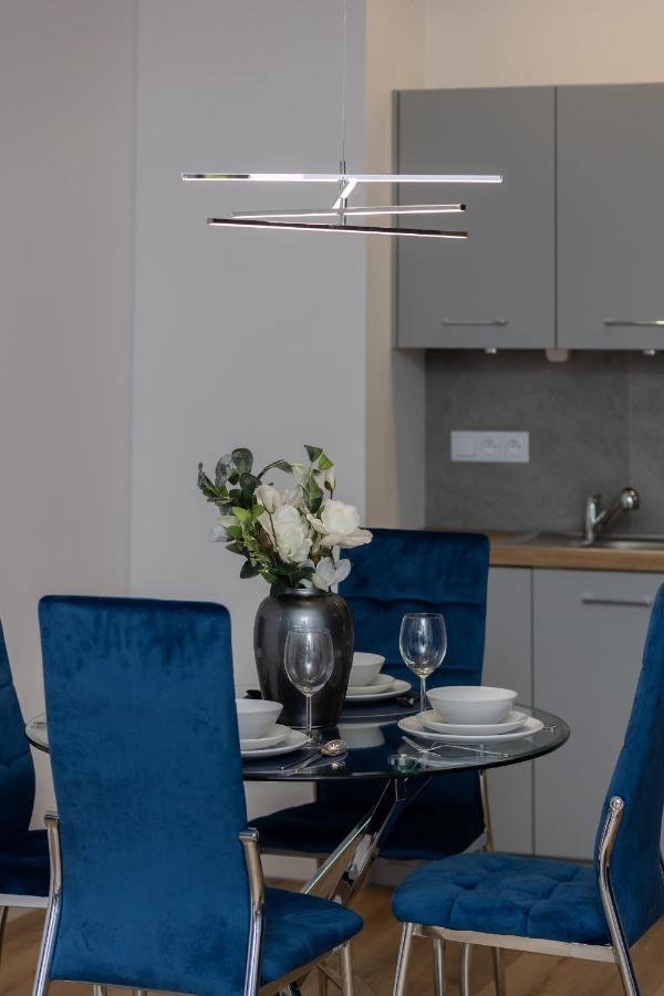 Apartment Avenue Solidarnosci On Wola By Noclegi Renters وارسو المظهر الخارجي الصورة
